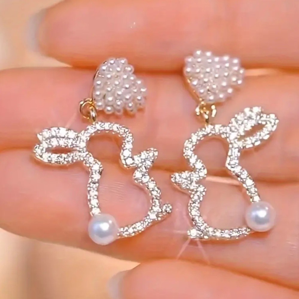 🎉Host Pick🎉NWT! Beautiful Bunny Pierced Post Dangle Earrings with Rhinestones!